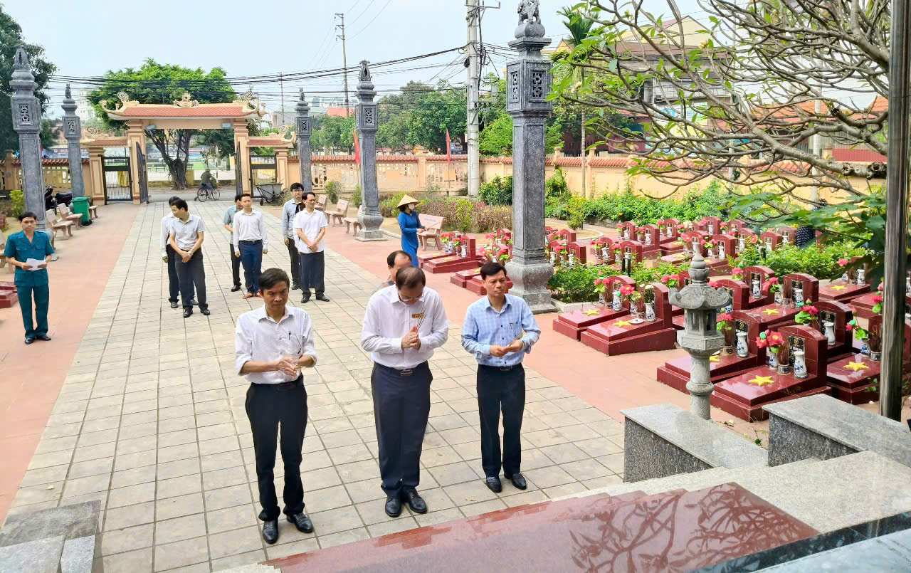 PHƯỜNG THANH BÌNH TỔ CHỨC LỄ DÂNG HƯƠNG NHÂN DỊP KỶ NIỆM 50 NĂM GIẢI PHÓNG MIỀN NAM, THỐNG NHẤT ĐẤT NƯỚC