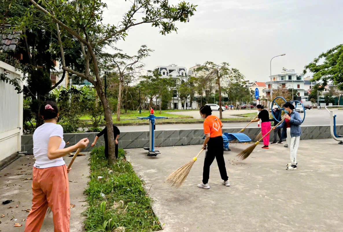 PHƯỜNG THANH BÌNH RA QUÂN TỔNG VỆ SINH MÔI TRƯỜNG NHÂN DỊP KỶ NIỆM 50 NĂM NGÀY GIẢI PHÓNG MIỀN NAM, THỐNG NHẤT ĐẤT NƯỚC